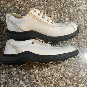 Classic ⛳️Dexter golf shoes. Size 6m. White and cream.